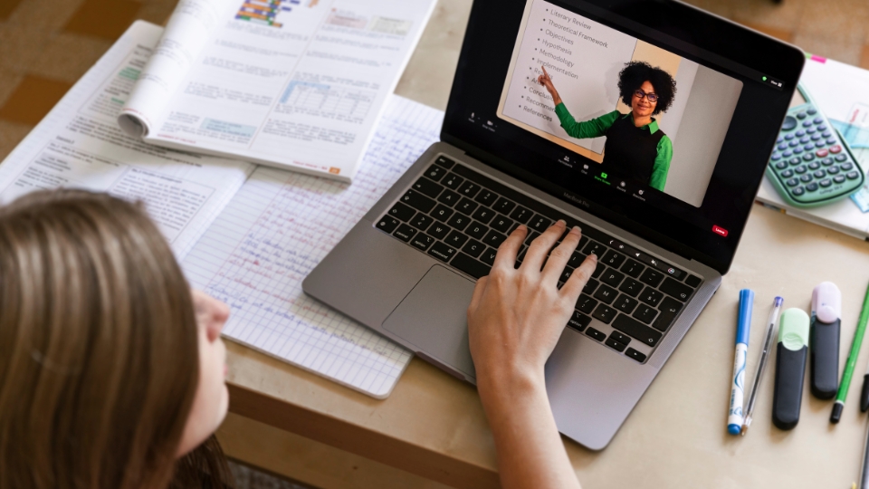 Aulas Gravadas e Ao Vivo